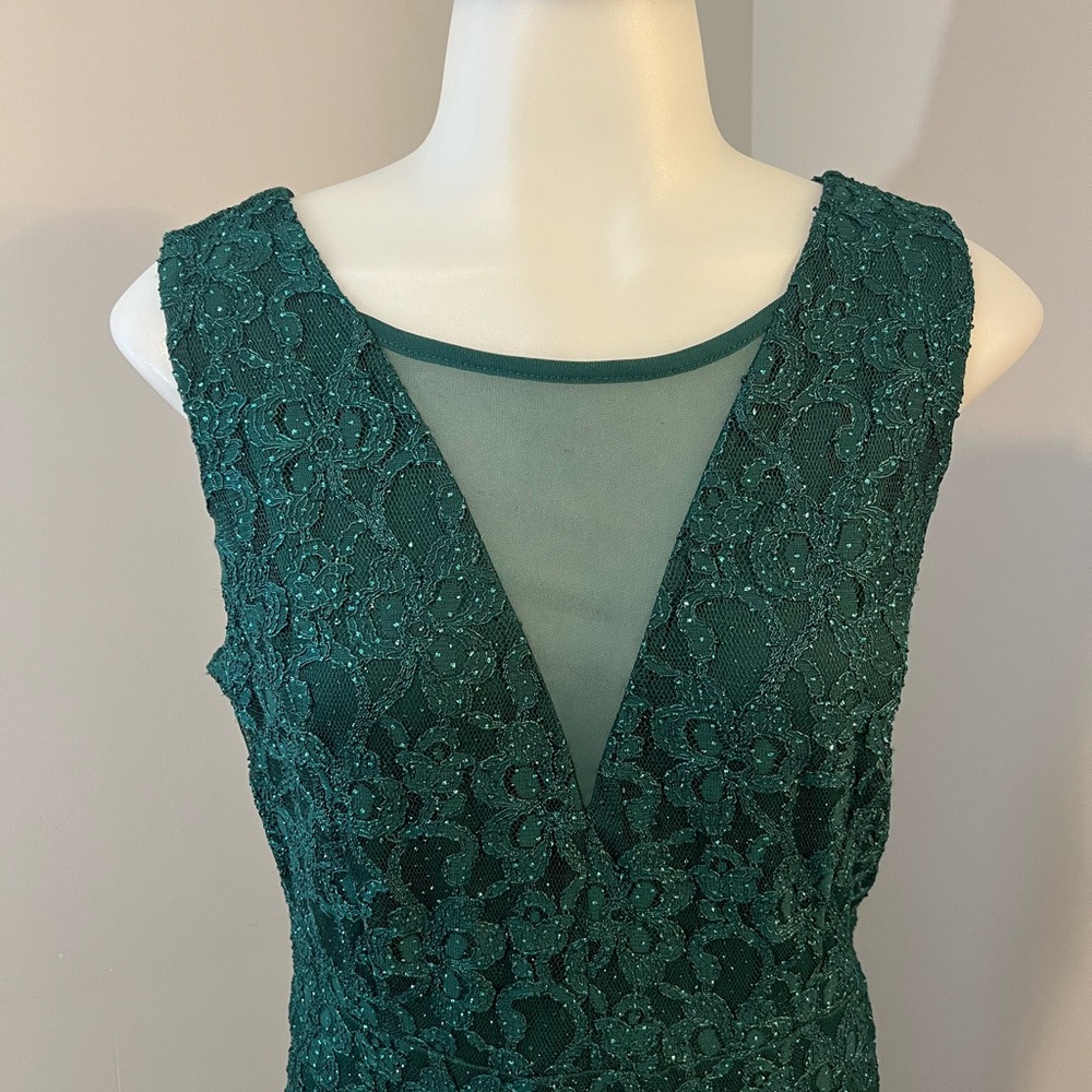 Enfocus Studio Green Plunge Neck Sleeveless Gown - Picture 4 of 14